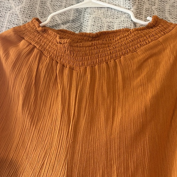 Women’s trousers in the color burnt orange can be dressed up or down - Picture 2 of 8